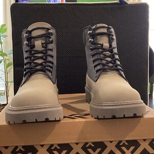 Xray Men’s Size 8.5 Tan Black Lace Up Lug Sole Ankle Boots